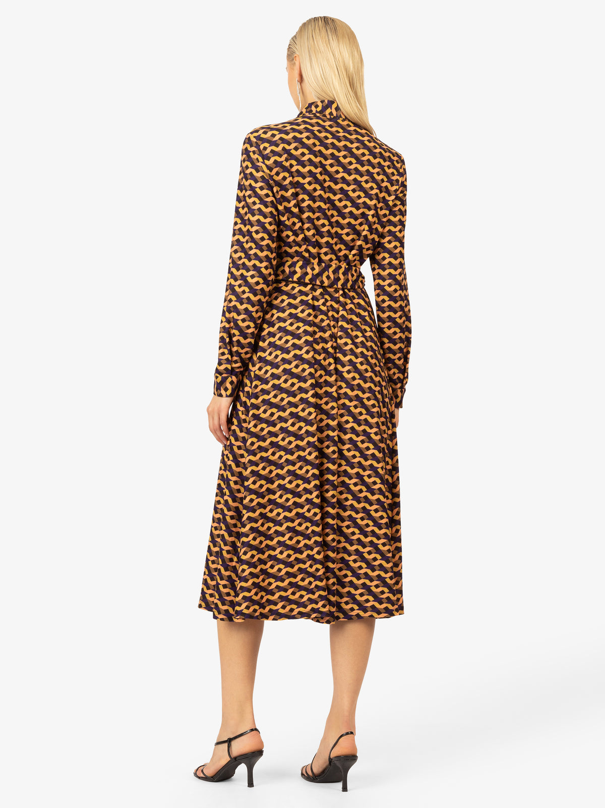 Model_Back;31381