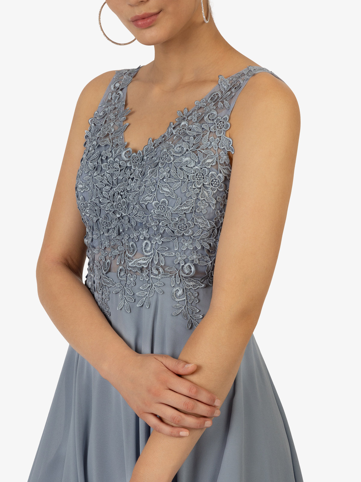 KRAIMOD Cocktailkleid aus Chiffon, Mesh und Spitze | hellblau