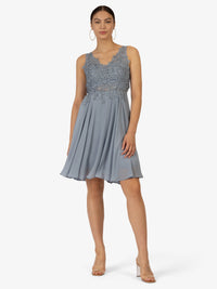 KRAIMOD Cocktailkleid aus Chiffon, Mesh und Spitze | hellblau