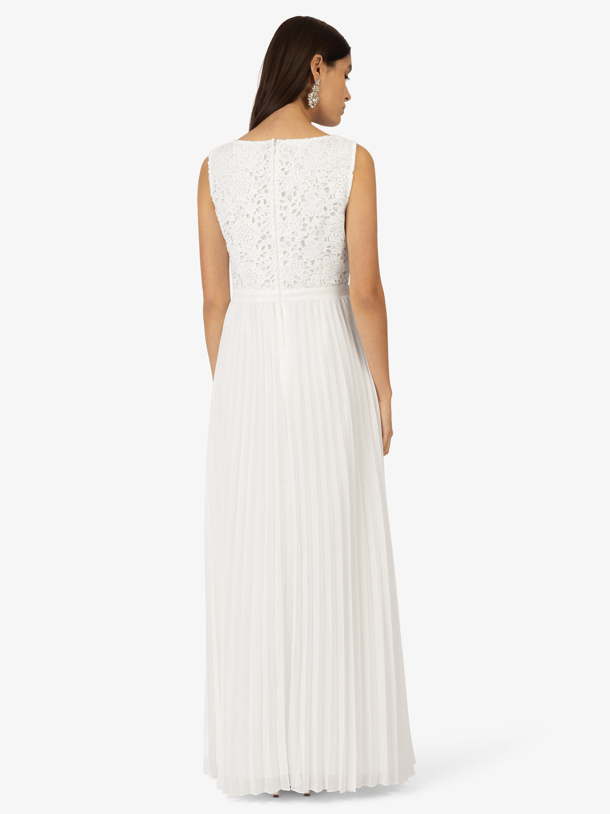 Model_Back;32343