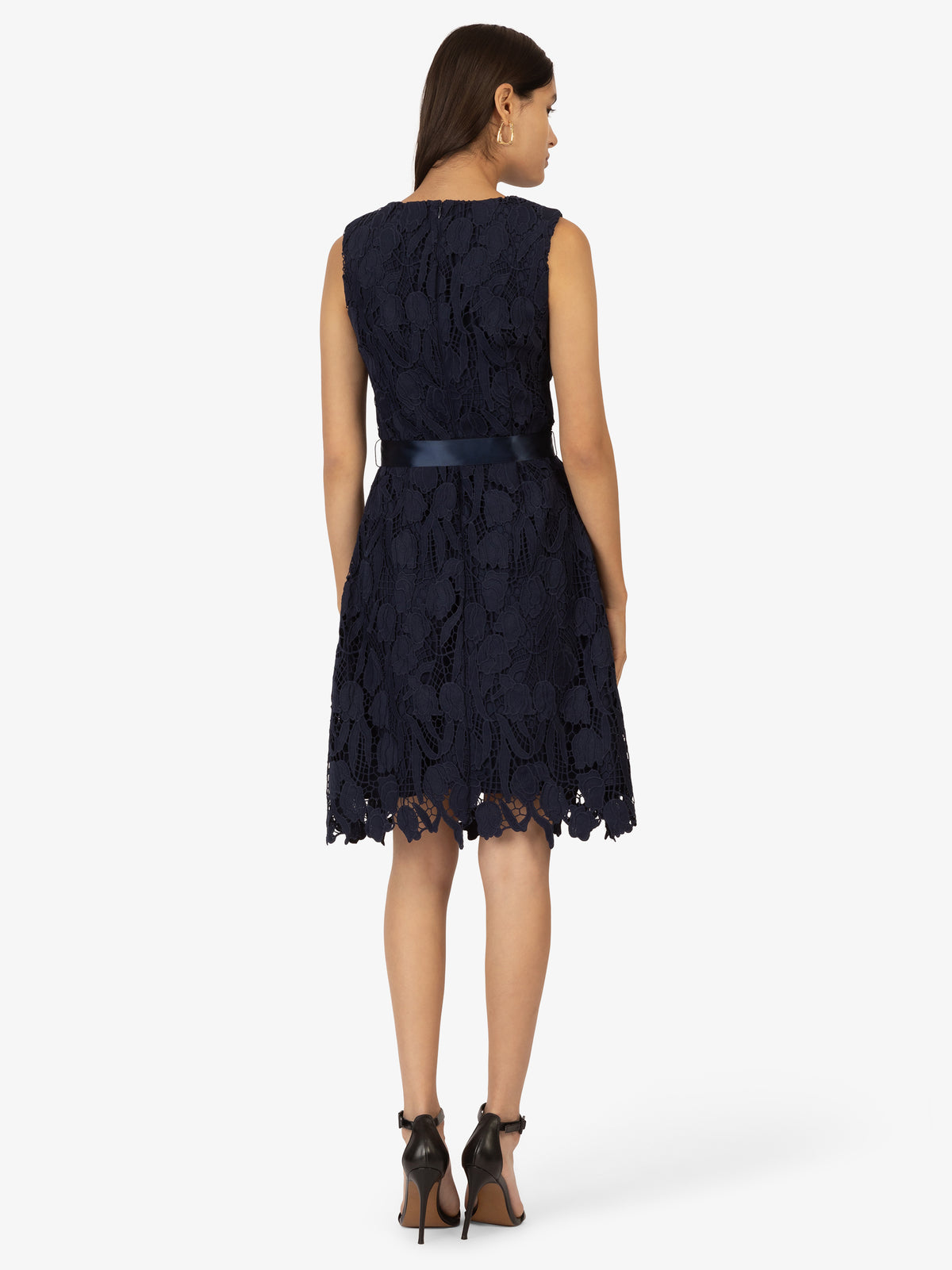Model_Back;56766